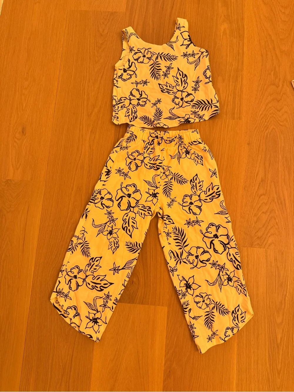 Zara Girls beige/black Floral Set - Tank Top & Pants size 7/8